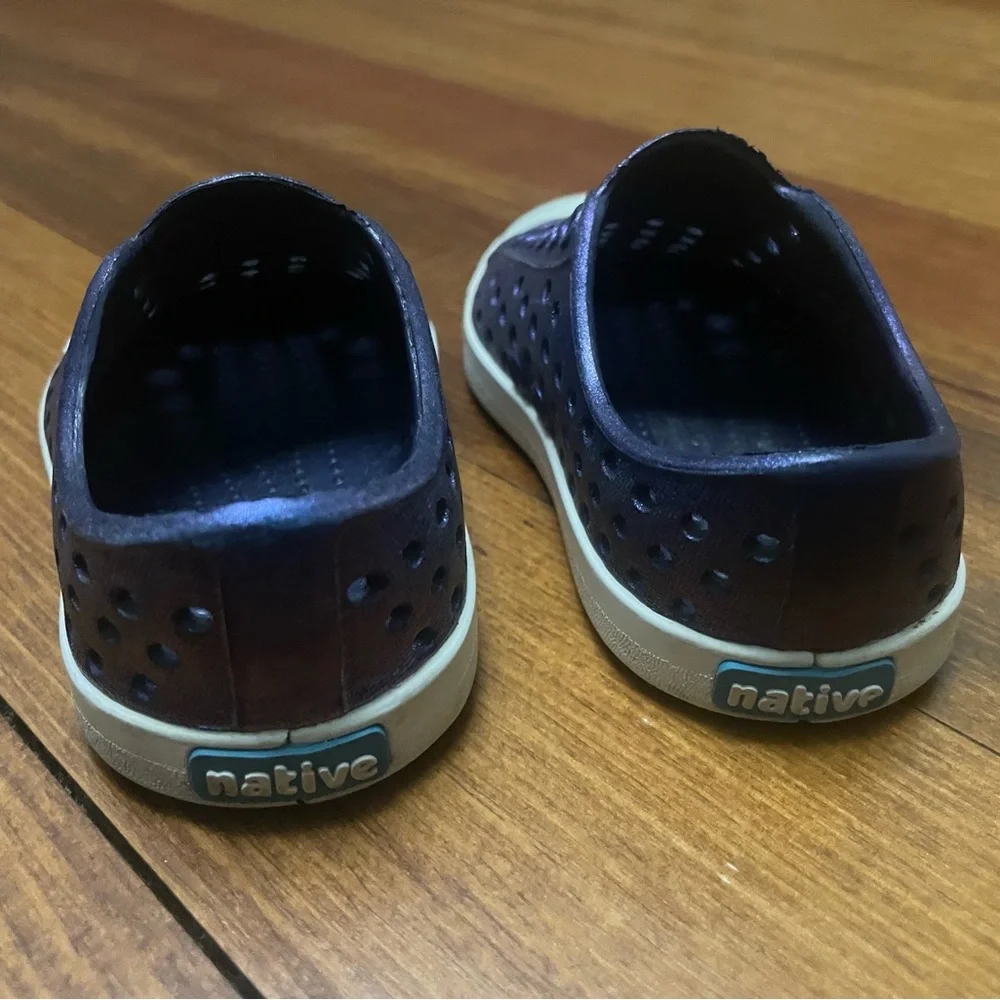Native Shoes Jefferson Slip Shoes in Sparkly Navy Size C4
